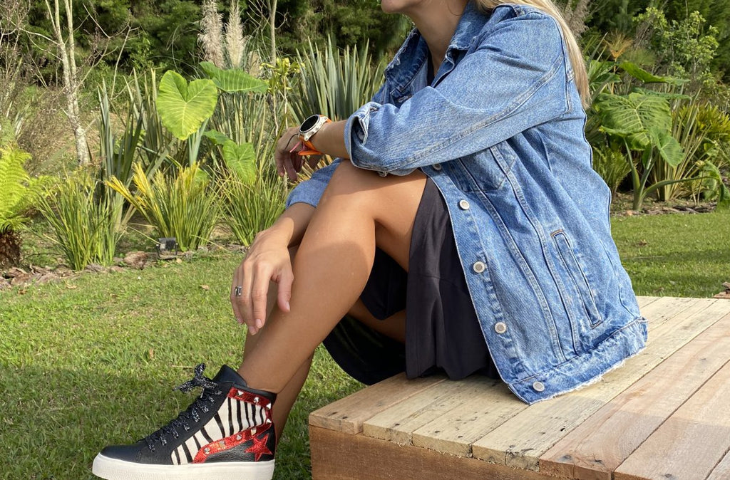 ¿Cómo combinar unos tenis y verme siempre elegante?